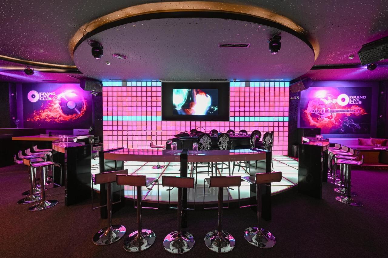 Grand Hotel فيلينغراد المظهر الخارجي الصورة The Virgin Radio studio