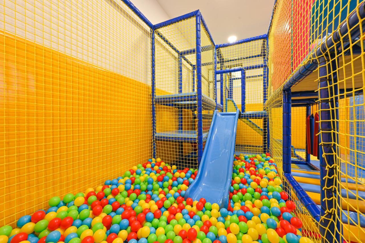 Grand Hotel فيلينغراد المظهر الخارجي الصورة A ball pit