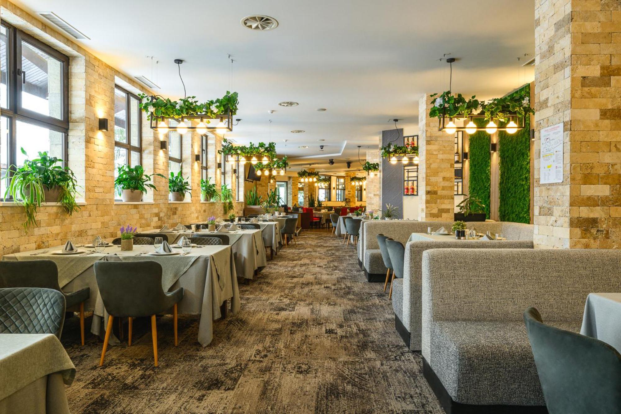 Grand Hotel فيلينغراد المظهر الخارجي الصورة Restaurant interior