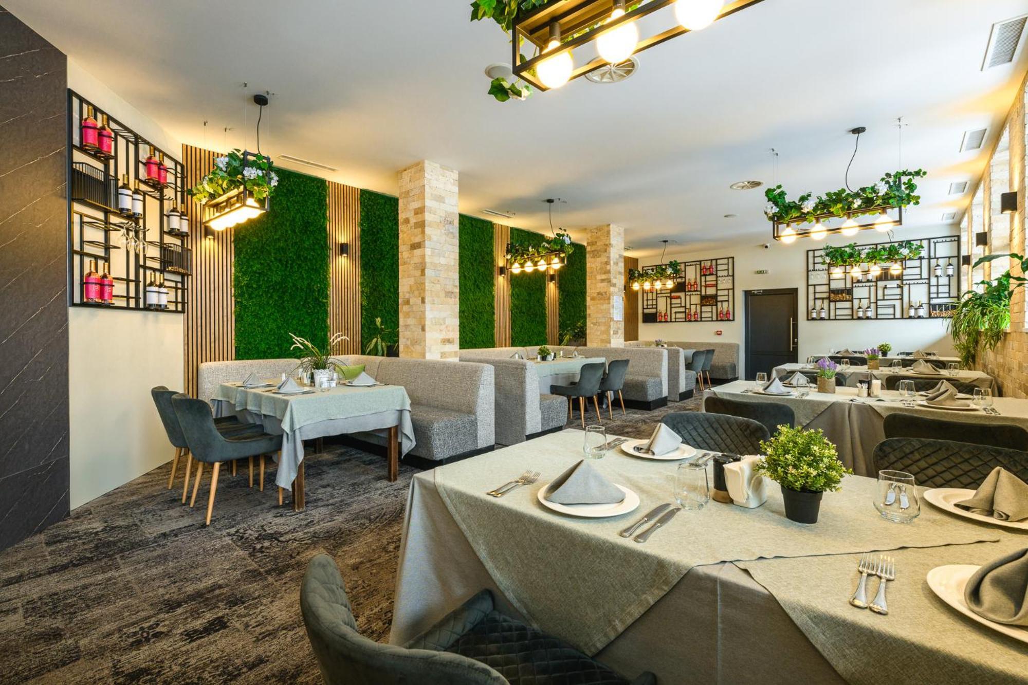 Grand Hotel فيلينغراد المظهر الخارجي الصورة Restaurant interior
