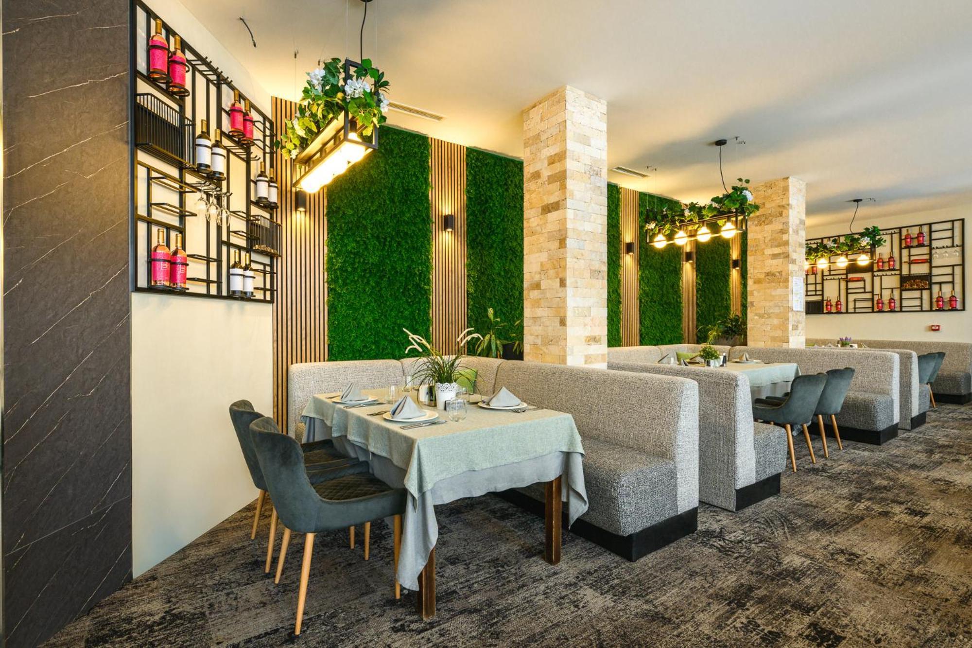 Grand Hotel فيلينغراد المظهر الخارجي الصورة Restaurant interior