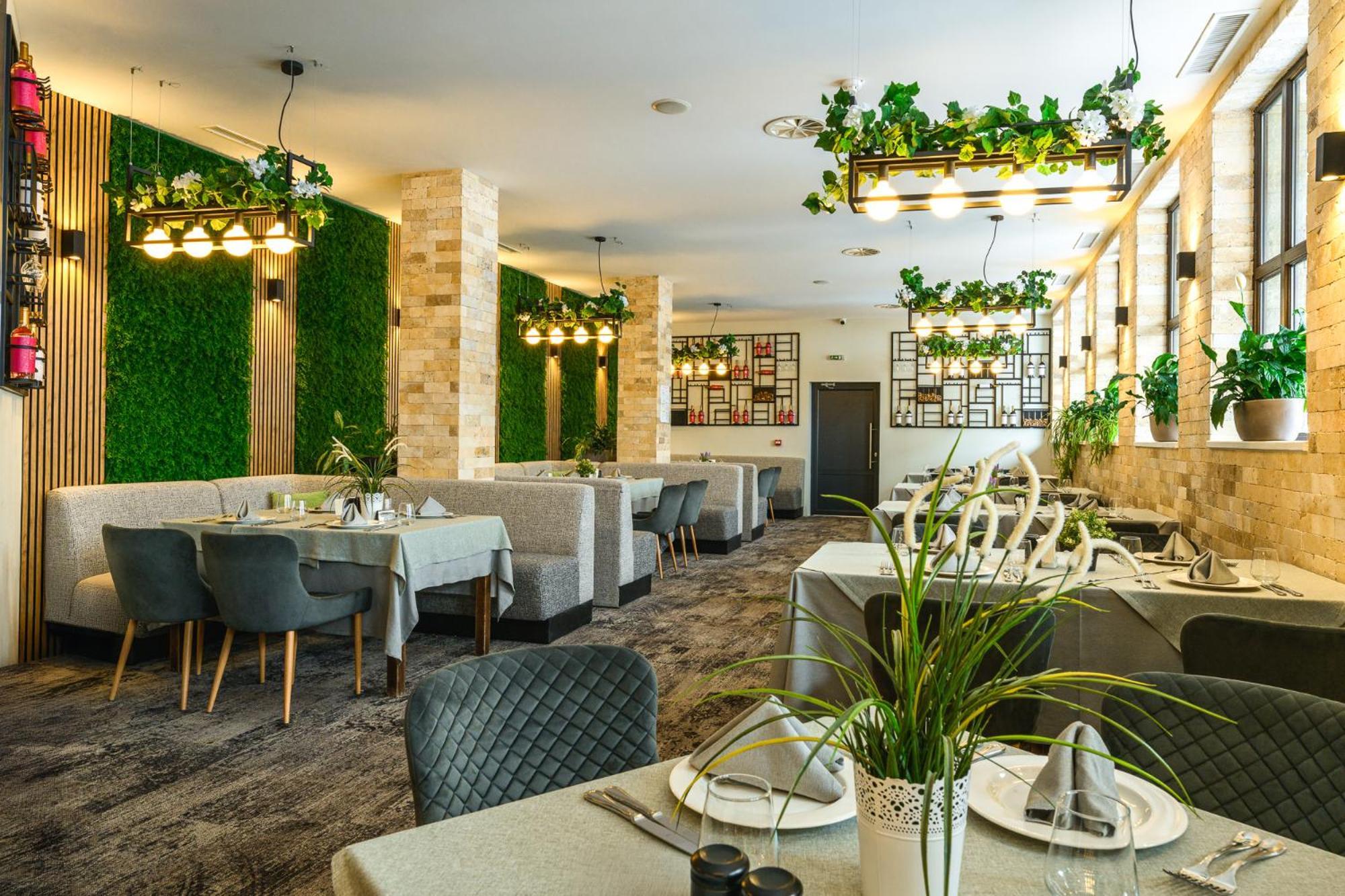 Grand Hotel فيلينغراد المظهر الخارجي الصورة Restaurant interior design