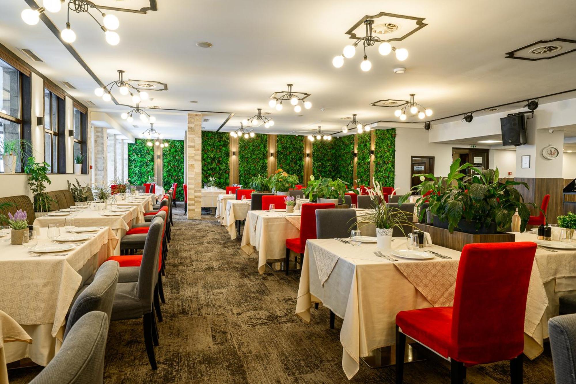 Grand Hotel فيلينغراد المظهر الخارجي الصورة Restaurant interior