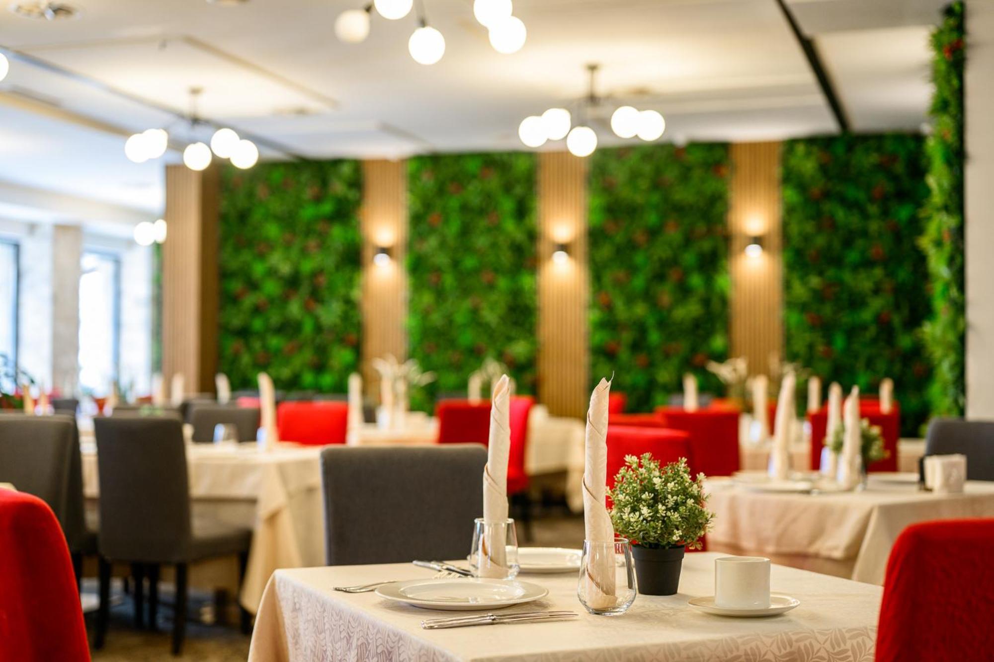 Grand Hotel فيلينغراد المظهر الخارجي الصورة Restaurant interior